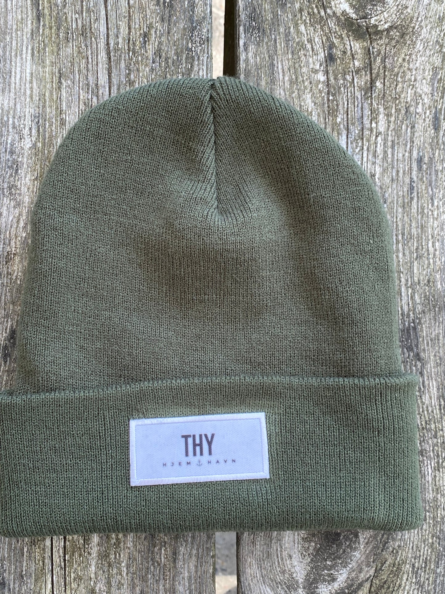 Thy hue